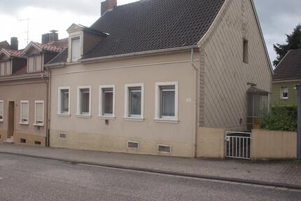 Stadthaus mit Potenzial - 159.000,00&nbsp;EUR Kaufpreis, ca.&nbsp; 113,00&nbsp;m&sup2; in Sankt Ingbert (PLZ: 66386)