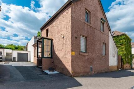 Haus mit Garten und Garage zu verkaufen - Eschweiler