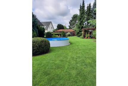 Einfamilienhaus Bungalow mit Pool und großem Garten - Berlin Pankow