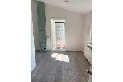 Dachgeschosswohnung zur Miete - 700,00&nbsp;EUR Kaltmiete, ca.&nbsp; 70,00&nbsp;m&sup2; in Osterberg (PLZ: 89296)