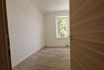 sanierte 5 Raum Wohnung, zentral gelegen - Limbach-Oberfrohna