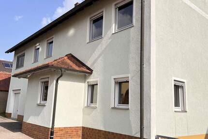 Viel Platz, viele Möglichkeiten-Haus mit 2 Wohneinheiten & sofort bezugsfähig - Bechhofen