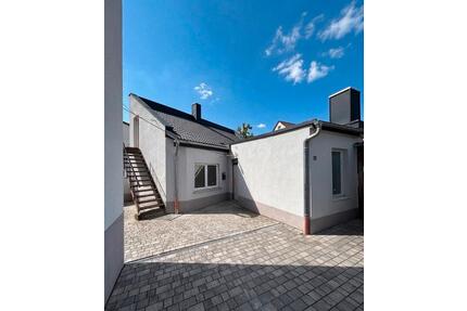 Saniertes Einfamilienhaus mit Terrasse und Hof – Zum Verkauf - Schwabach