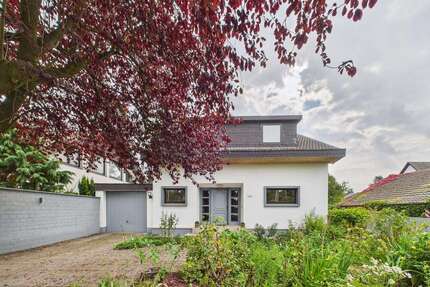 Haus zum Kaufen in Köln 1.190.000,00 € 300 m²