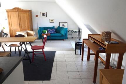 Lichtdurchflutete ein Zimmer Dachgeschosswohnung in Nieder-Olm
