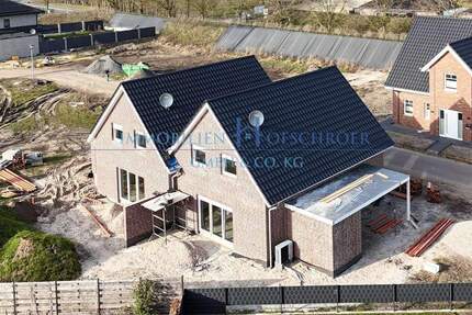 K 586 - Erstbezug in eine moderne und energieeffiziente Doppelhaushälfte mit Carport, Geräteraum und Terrasse in Beesten!!