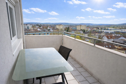 Helle, gepflegte Wohnung mit Aufzug, Balkon und Panorama-Ausblick - Wiesloch