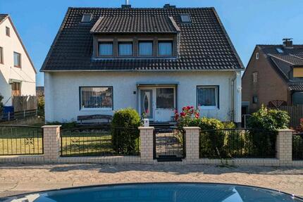 Einfamilienhaus mit Einliegerwohnung in Königslutter - Königslutter am Elm