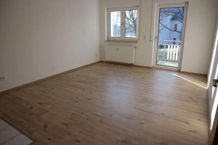 ! 1.OG mit Balkon + Bad mit Dusche + offene Küche ! - Lichtenau Ottendorf