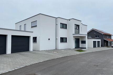 Helle und moderne 3,5 Zimmer-Mietwohnung (93qm) - Unterschneidheim