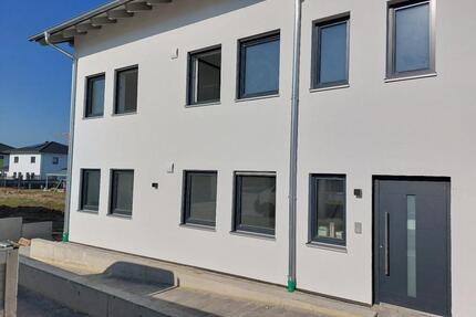 Helle 3-Zimmer-Wohnung mit Südwest-Balkon, Garage & Stellplatz - Eichendorf