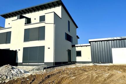 Großzügige DHH mit PV-Anlage, Einbauküche, 2 Bädern, großem Grundstück und Fernblick! - Glashütten