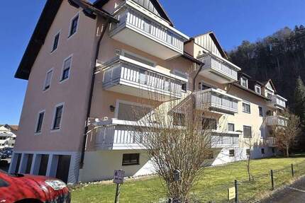 Wohnen nahe dem Neckar-Stilvoll modernisiert 2,5 Zimmerwohnung mit Balkon und Garage - Sulz am Neckar