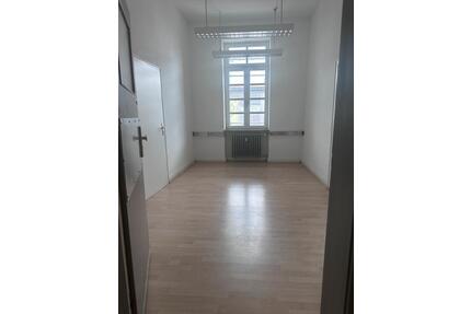 Büro Bahnhof Reutlingen 250€ inklusive Strom&Heizkosten