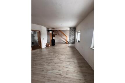 Maisonetten Wohnung - 650,00&nbsp;EUR Kaltmiete, ca.&nbsp; 80,00&nbsp;m&sup2; in Redwitz an der Rodach (PLZ: 96257)