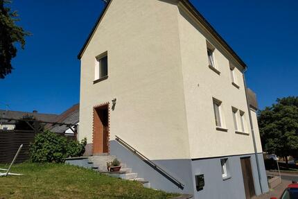 Haus zu vermieten ca 100m2 - 750,00&nbsp;EUR Kaltmiete, ca.&nbsp; 100,00&nbsp;m&sup2; in Bleialf (PLZ: 54608)