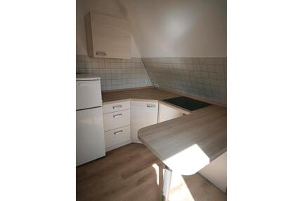 helle sonnige Dachgeschoss Wohnung teilmöbliert - Hohndorf