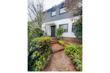 Haus zum Mieten in Eschborn 2.500,00 € 120.4 m²