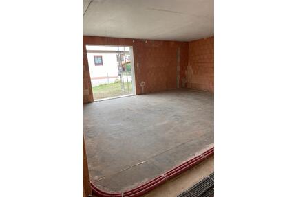 Hauscharakter! - Exklusive Neubau Maisonettewohnung mit Garten - Barbing