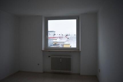 Großzügige, 80 m² + 12 m², 3+1 Zimmer, Etagenwohnung neben Main - Bayreuth City