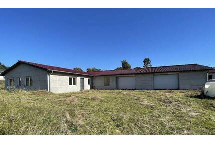 Großzügiges Gebäude (geplantes Wohnhaus) mit Lagerhalle auf großem Grundstück - Steinhöfel Schönfelde