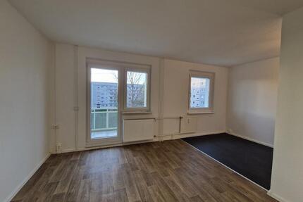 Frühlingsstart im neuen Zuhause - 1-Zimmer-Wohnung in der 1. Etage mit Balkon & Wanne - Leipzig Lausen-Grünau