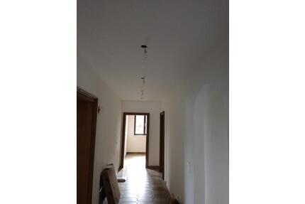 Erdgeschosswohnung mit Terrasse & Einbauküche in Großköllnbach - Pilsting