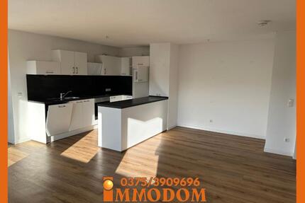 2-Zimmer-Wohnung mit Einbauküche, Balkon und Personenaufzug mitten in Zwickau, zu vermieten!