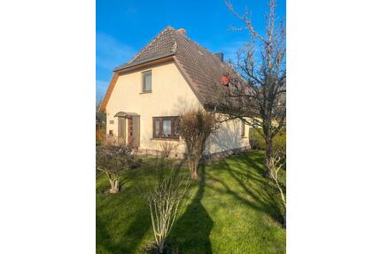 Doppelhaushälfte auf Rügen - 199.000,00&nbsp;EUR Kaufpreis, ca.&nbsp; 85,00&nbsp;m&sup2; in Dranske (PLZ: 18556)