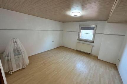 2 Zimmer Wohnung - 700,00&nbsp;EUR Kaltmiete, ca.&nbsp; 65,00&nbsp;m&sup2; in Eberstadt (PLZ: 74246)