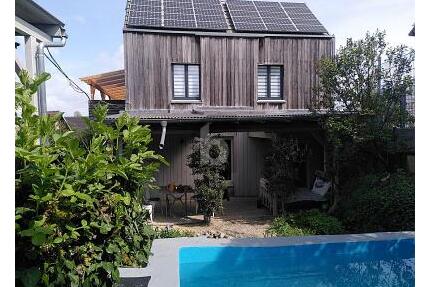 VILLA KUNTERBUNT VOR DEN TOREN FREIBURGS - Eichstetten am Kaiserstuhl