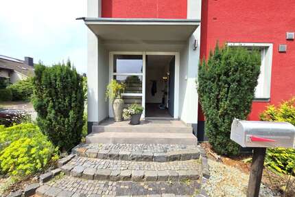 Haus zum Kaufen in Bielefeld-Sennestadt 415.000,00 € 220 m²