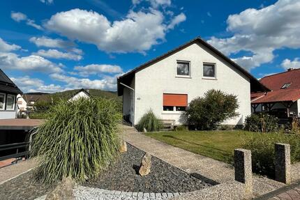 Zweifamilienhaus mit Einliegerwohnung in Wehretal-Hoheneiche