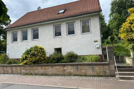 Freistehendes 2 Familienhaus teilvermietet mit Terrasse und großem Grundstück -Toplage von Malsfeld