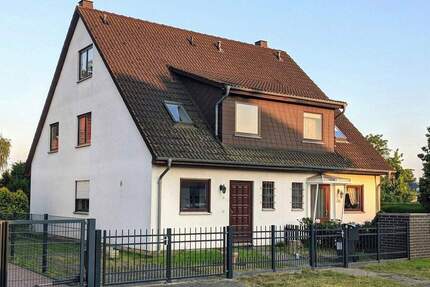 Renovierte Doppelhaushälfte mit Garten in Berlin-Mahlsdorf