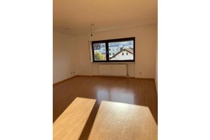 Ab sofort! Helle, ruhige 2-Zi-WHG in Sendling! Kein Balkon! Kleine Küchenzeile! - München Sendling-Westpark