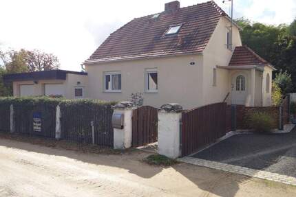 Kleines schönes Einfamilienhaus in ruhiger Lage mit Pool und Doppelgarage - Niesky See