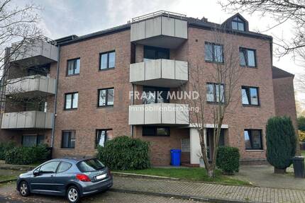 Sehr gepflegtes 11-Familienhaus mit 8 Stellplätzen + 3 Garagen in MG-Giesenkirchen - Mönchengladbach-Giesenkirchen