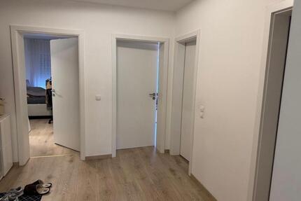 Hanau-Rosenau: hochwertig sanierte 3 - Zimmer-Wohnung mit Balkon