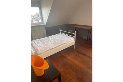 WG ZImmer Stuttgart Wangen - 600,00&nbsp;EUR Kaltmiete, ca.&nbsp; 130,00&nbsp;m&sup2; in Stuttgart (PLZ: 70327) Luginsland