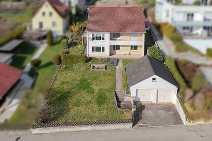 Familien aufgepasst: Schön gelegenes Einfamilienhaus mit ELW, Garten und Doppelgarage - Güglingen