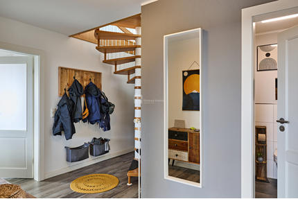 Wohnen wie im eigenen Haus: Lichtdurchflutete Maisonette mit USP und 180°-Schwerin-Panorama