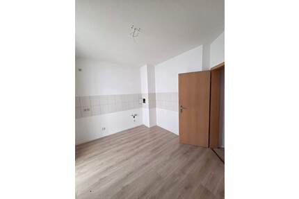 1 Monat Kaltmietenfrei! sanierte, großzügige 2-Raum-Wohnung mit Loggia - Waldheim