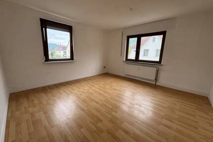 Viel Platz für die ganze Familie. Helle und freundliche Wohnung auf 2 Etagen mit Gartenanteil. - Geislingen an der Steige