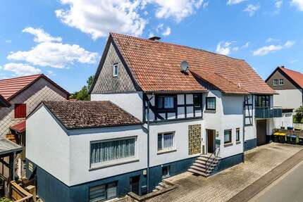 Haus zum Kaufen in Kirtorf 265.000,00 € 297 m²