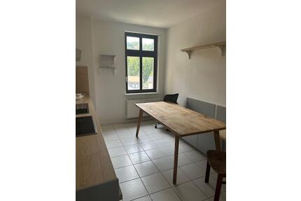 Geräumige 3-Raum Wohnung mit Einbauküche und 2 Bäder - Sonneberg