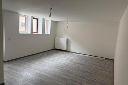 Zu Vermieten eine Große 2 Zimmer Wohnung Saniert - Hungen