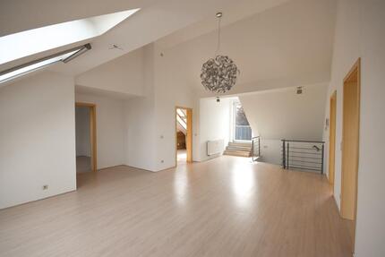 Exklusive Dachgeschoss-Loftwohnung mit 22 m² Dachterrasse – Wohntraum in Zwickau