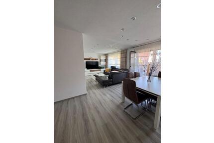 3,5-Zimmer Wohnung mit großem Balkon & Stellplatz in Leonberg