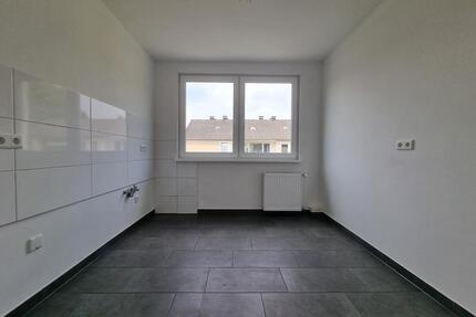 Ruhig & dennoch zentral! Vollständig renovierte 3-Zimmer-Wohnung mit neuwertigem Badezimmer & Balkon - Bergkamen